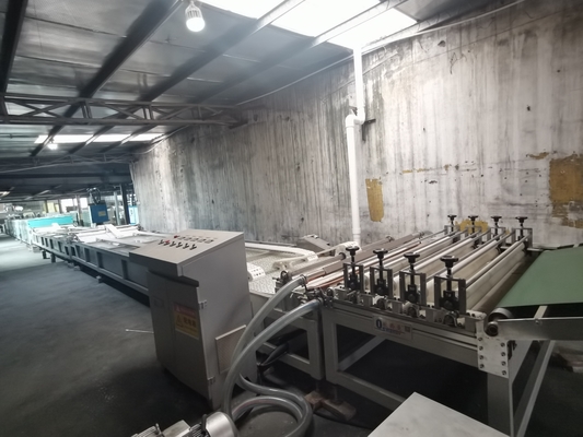 Hochautomatische UV-Beschichtungsmaschine mit hochzuverlässiger Beschichtungstechnologie