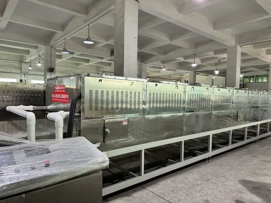Kontinuierliche Mikrowellen-Trocknungsanlage zur beschleunigten Aushärtung von Bauplatten (Gips-, Zementfaserplatten)