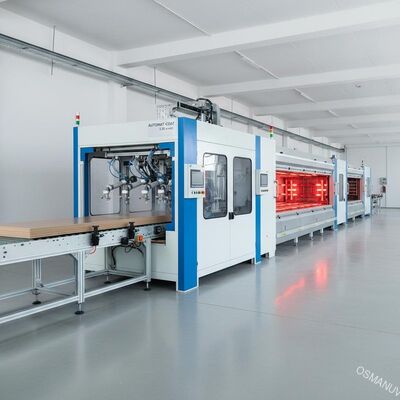 Automatische Hochgeschwindigkeits-Spritzbeschichtungslinie für Möbelplatten 5-20 m/min Produktion mit anpassbarer Pistolenkonfiguration für MDF und Splitterplatten