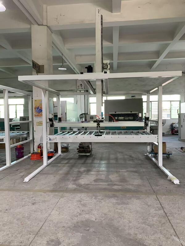 Schwerlast-Portalroboter für die Handhabung von Platten und Zellstoffformteilen | Automatisierung für Be- und Entladung mit hoher Nutzlast