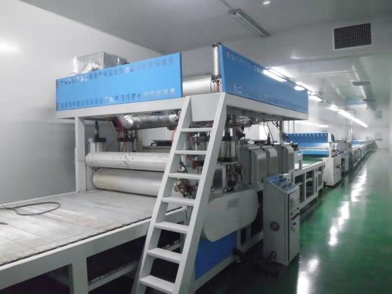 Automatische Druckmaschine mit individualisierbarem Rollenmuster, maximale Druckbreite von 600 mm und maximalem linearen Druck von 20 kN/m